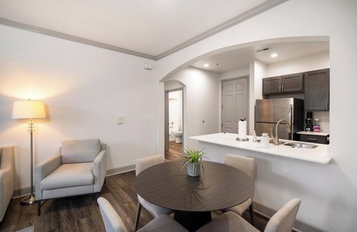 Corryville Apartment | Landing | Stunning 2BD, Gym, Pool