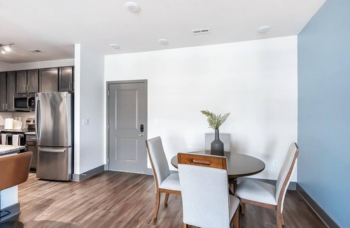 Hurstbourne Apartment | Landing | Stunning 2BD, Clubhouse, Gym