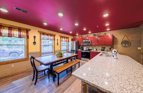 Gatlinburg Ski Chalet | Lap of Luxury – Stunning 6BR Chalet w/Indoor Pool, Game Rooms and Theater