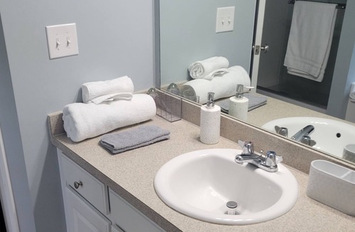 Bethlehem House | LARGE 3 BEDROOM 2 BATHS BEAUTIFUL PEACEFUL HOME