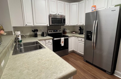 Clemson House | Large 3 Bedroom Townhome Downtown Clemson and garage! Walk to Clemson Stadium!