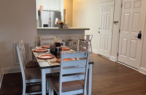Clemson House | Large 3 Bedroom Townhome Downtown Clemson and garage! Walk to Clemson Stadium!