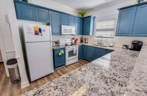Central Myrtle Beach Condo | Large 3BR Private Condo - Magnolia Pointe - Pools