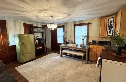 Danvers House | Large, Comfortable & Conveniently located Home