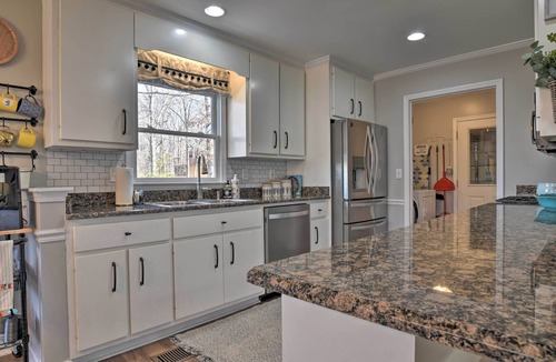 Lavonia House | Large Lavonia Home w/Party Dock on Lake Hartwell!