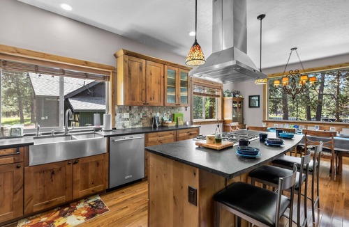 Oregon Water Wonderland House | Large Riverfront Home, Private Dock, Fire Pit