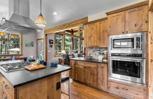 Oregon Water Wonderland House | Large Riverfront Home, Private Dock, Fire Pit