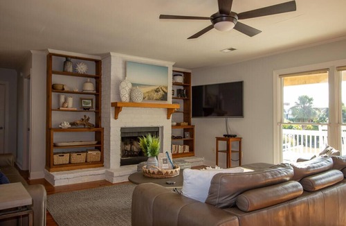 Saint Helena Island House | Lavish Ocean View Home w/ Private Dock, Beach & Canal Access, & WiFi