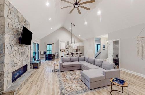 Wirtz House | LaWi Lakehouse - Stunning lakefront oasis with large deck, games, & tranquil views