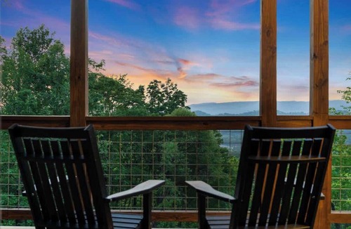 Gatlinburg - Pigeon Forge Cabin | Lexy Lane