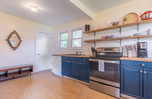 Greenwood House | Lil Blue | Stylish East Nashville | Pet Friendly | Fenced
