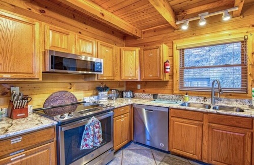 Sherwood Forest Cabin | Linda's Haven - 3BR, 3 BA, Views, HT, FP, Game Room
