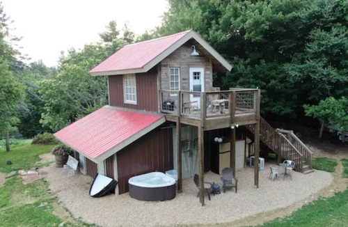 Altamont House | LINVILLE MOUNTAIN BARN LOFT on WEDDING VENUE, Hot Tub, FARM,close to attractions