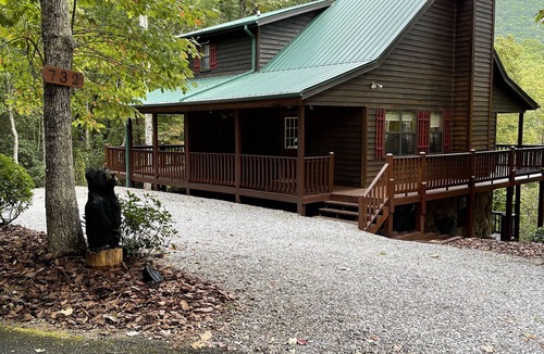 Young Harris Cabin | Little Bear Cove in the Enchanted Valley of Young Harris Ga