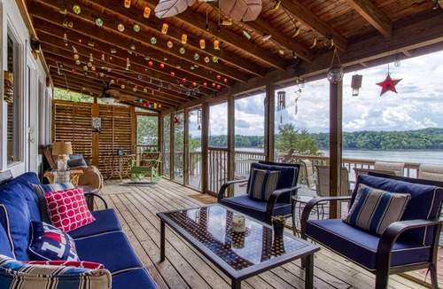 Dandridge Ski Chalet | Live Luv Lake, Hot Tub, Private Boat Dock, WIFI,$560 FREE tickets each paid day