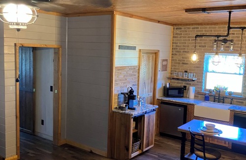 Greene County Villa | Llama villa with mountain views, barn and llamas.