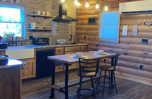 Greene County Villa | Llama villa with mountain views, barn and llamas.