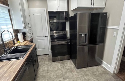 Talbot's Corner House | Located in Nashville neighborhood very close to the Titans stadium and Broadway