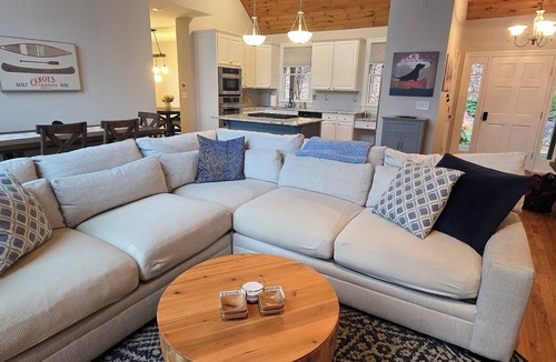 Big Canoe House | Location and Southern Charm in this large Big Canoe home!
