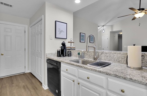 Buford House | Location, Location! Minutes away from Mall of GA!