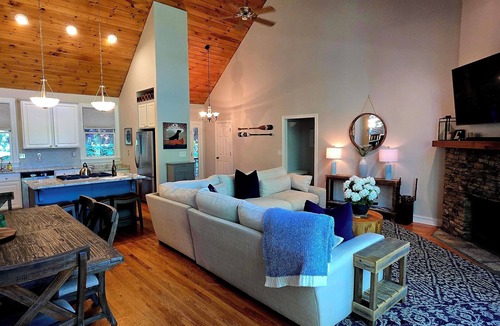 Big Canoe House | Location & Southern Charm in Big Canoe with tons of room.