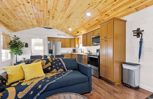 Williamstown Cabin | Lodge 113 at Eden Reserve—Safari Cabin Near Ark