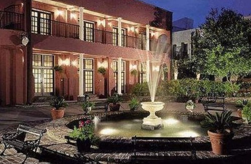 French Quarter Resort | Lodge Alley Inn with fireplace, near College of Charleston
