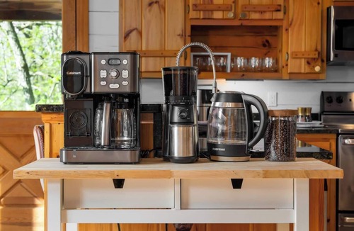 Burnsville Cabin | Log Cabin · 2BR · Black Mtn Views · Sleeps 5
