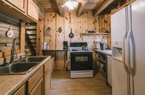 Heidelberg Cabin | Log Cabin Getaway in the RRG.