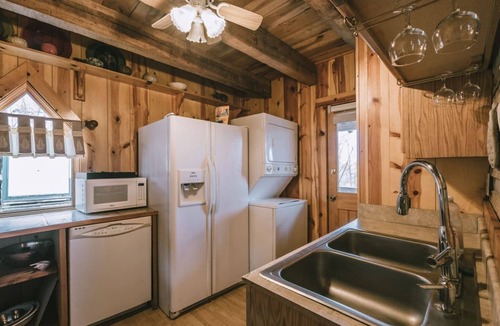 Heidelberg Cabin | Log Cabin Getaway in the RRG.