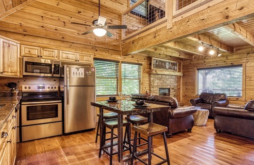 Chalet Village North Cabin | Log Cabin - Hot Tub, W/D, Grill, Pets Free in charming Gatlinburg