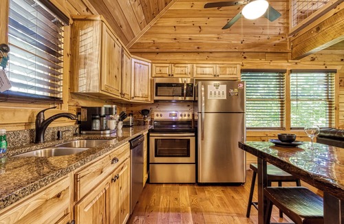 Chalet Village North Cabin | Log Cabin - Hot Tub, W/D, Grill, Pets Free in charming Gatlinburg