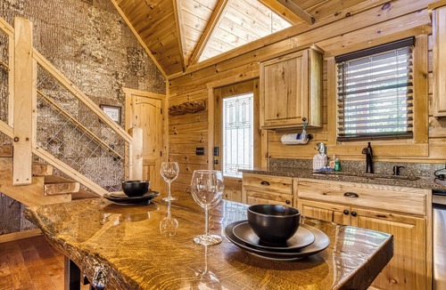 Chalet Village North Cabin | Log Cabin - Hot Tub, W/D, Grill, Pets Free in charming Gatlinburg