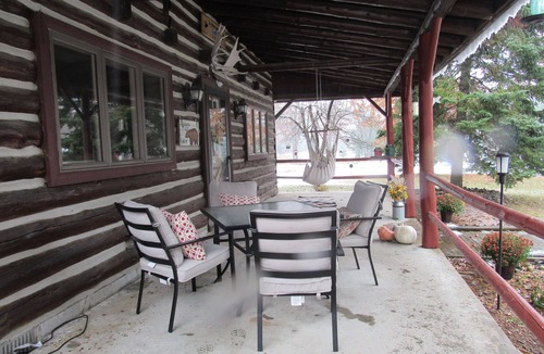 St. Helen Cabin | Log cabin in the woods, near trails, lake and golf courses