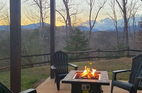 Lake Lure Cabin | Log Cabin LAKE and MOUNTAIN VIEWS! HOT TUB, private beach, lake river access!