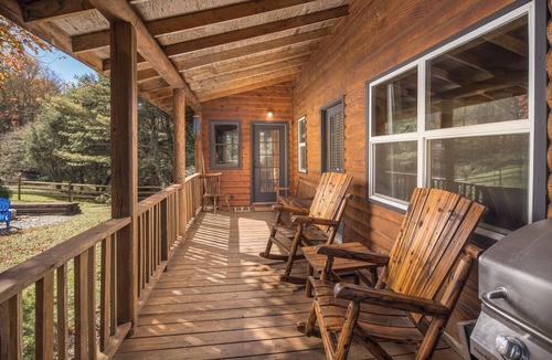 Banner Elk Cabin | Log Cabin Retreat in Banner Elk! Fire Pit + Yard