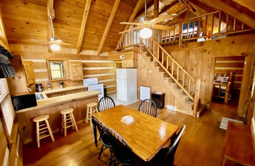 Townsend Cabin | Log Cabin, walk to National park trails and minutes from Gatlinburg with a view!