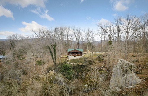 Front Royal Cabin | Log Cabin with a spectacular view of the Shenandoah River and the Massanutten Mo