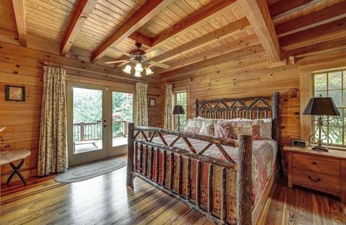 Tate Cabin | Log Haven Cabin Stay