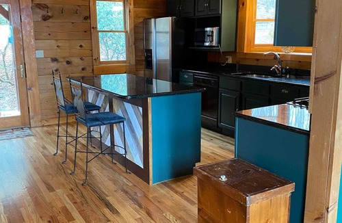 Beech Mountain Cabin | Long-range mtn views, huge deck, spa, play room, 1 mile to ski resort & trails