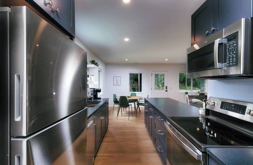 Summerville Historic District House | Longleaf Cottage-Walk to Azalea Park