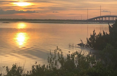 Oceanmarsh Subdivision Villa | Looking for a relaxing spot to recoup and relax? Hunting Isl pass included!