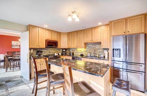 Harrods Creek House | Louisville Area Home: Deck, Fire Pit, Creek!