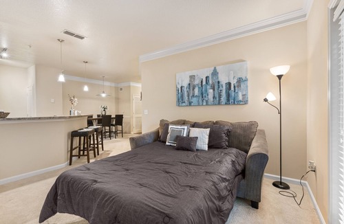 Executive Park Apartment | Lovely 1-bedroom apartment w/ Pool + Wi-Fi