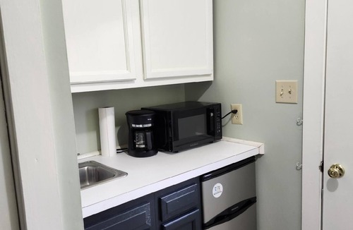 Boalsburg Apartment | Lovely 1-room studio with Queen bed and kitchenette in peaceful Boalsburg.