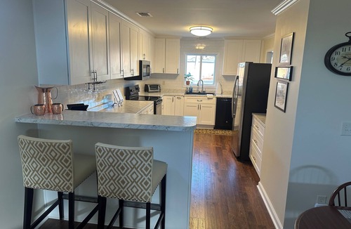 Newton Apartment | Lovely 2-bedroom Loft located on Main Street in Newton; The Heart of Catawba Co.