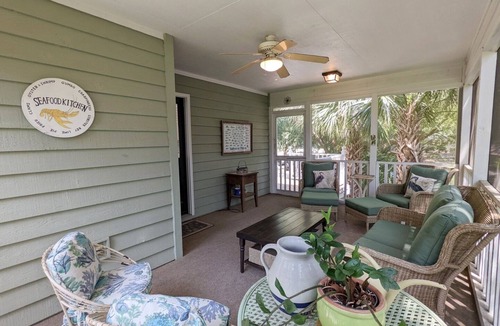 North Litchfield Beach House | Lovely beach home in N Litchfield on Flagg Lake.