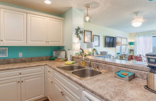 Saint Helena Island Condo | Lovely condo with ocean views, pool access and wifi