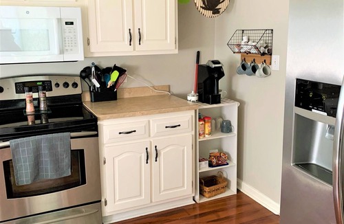Richmond House | Lovely Home: Sleeps 9, Fire-pit, Walk to Downtown, EKU, & Parks; 2miles to I-75
