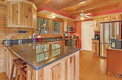 Lake Lure Cabin | Lucky Enough-Dog Friendly 3bd/2ba resort access- Mr Lake Lure Vacation Rentals -